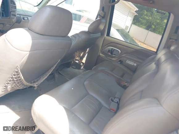 1996 Chevrolet Tahoe with VIN 1GNEK13R4TJ340094, listed as a IAAI auction lot 42044326 with 178,418 mi miles. Bid and sale history available at carsss.com. Image 8.