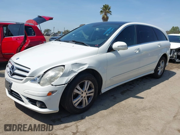 2008 Mercedes-Benz R-Class 3.5L with VIN 4JGCB56E28A084301, listed as a IAAI auction lot 41915069 with 86,667 mi miles. Bid and sale history available at carsss.com. Image 2.