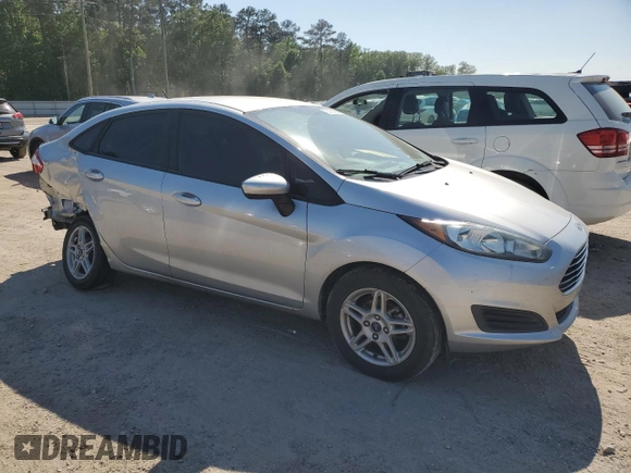 2019 Ford Fiesta SE z VIN 3FADP4BJXKM123806, wystawiony jako Copart lot #53184825 z przebiegiem 141 759 mil mil oraz Szkoda całkowita • Salvage title. Historia ofert i sprzedaży dostępna na DreamBid. Obrazek 4.