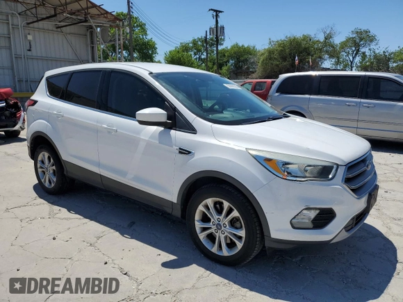 2017 Ford Escape SE z VIN 1FMCU0G9XHUC38315, wystawiony jako Copart lot #50998095 z przebiegiem 81 110 mil mil oraz Czysty tytuł • Clean title. Historia ofert i sprzedaży dostępna na DreamBid. Obrazek 4.