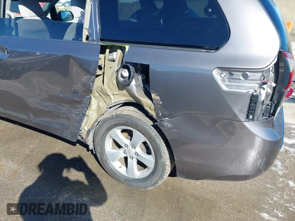 2016 Toyota Sienna LE AAS with VIN 5TDKK3DC1GS732265, listed as a IAAI auction lot 41701180 with 116,738 mi miles. Bid and sale history available at carsss.com. Image 6.