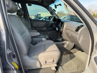 2001 Toyota Sequoia Limited with VIN 5TDBT48A81S014277, listed as a Copart auction lot 47901325 with 121,786 mi miles and Clean Title. Bid and sale history available at carsss.com. Image 5.