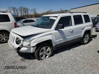 2016 Jeep Patriot Latitude z VIN 1C4NJRFB9GD637469, wystawiony jako Copart lot #50377715 z przebiegiem 103 038 mil mil oraz Szkoda całkowita • Salvage title. Historia ofert i sprzedaży dostępna na DreamBid. Obrazek 1.