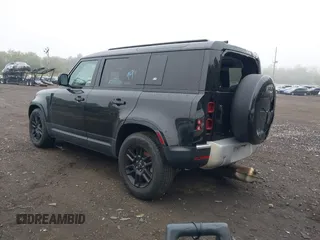2022 Land Rover Defender SE z VIN SALEPERU2N2088316, wystawiony jako IAAI lot #42151109 z przebiegiem 26 438 mil mil oraz . Historia ofert i sprzedaży dostępna na DreamBid. Obrazek 3.