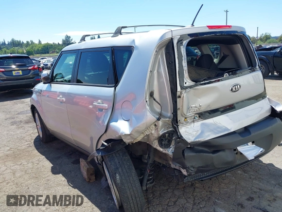 2015 Kia Soul with VIN KNDJN2A20F7795780, listed as a IAAI auction lot 39879289 with 120,531 mi miles. Bid and sale history available at carsss.com. Image 3.