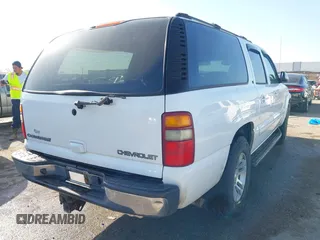 2003 Chevrolet Suburban LT with VIN 1GNFK16Z83R307164, listed as a IAAI auction lot 41977105 with 275,328 mi miles. Bid and sale history available at carsss.com. Image 4.