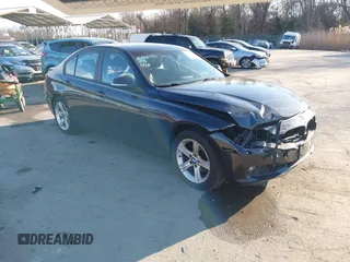 2015 BMW 3 Series 328i xDrive z VIN WBA3B5C50FF959994, wystawiony jako IAAI lot #41682396 z przebiegiem 175 204 mil mil oraz . Historia ofert i sprzedaży dostępna na DreamBid. Obrazek 1.
