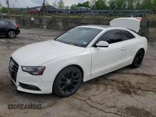 2013 Audi A5 Premium Plus z VIN WAULFAFR8DA000445, wystawiony jako Copart lot #56542345 z przebiegiem 136 470 mil mil oraz Szkoda całkowita • Salvage title. Historia ofert i sprzedaży dostępna na DreamBid. Obrazek 1.