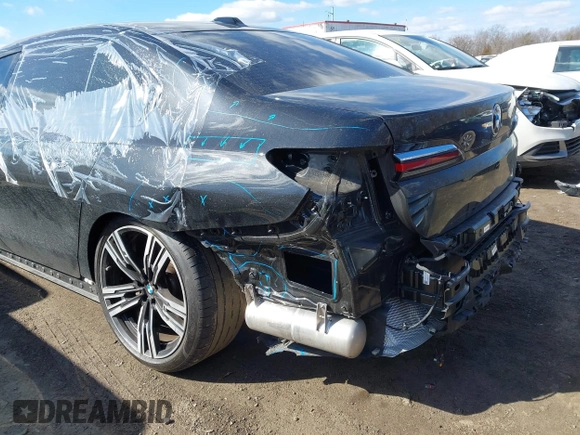 2023 BMW 7 Series 740i z VIN WBA23EH0XPCM66798, wystawiony jako IAAI lot #41672032 z przebiegiem 111 311 mil mil oraz . Historia ofert i sprzedaży dostępna na DreamBid. Obrazek 6.