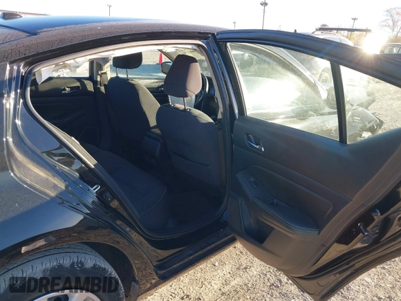 2019 Nissan Altima 2.5 S with VIN 1N4BL4BW5KC144319, listed as a IAAI auction lot 40689180 with 84,199 mi miles. Bid and sale history available at carsss.com. Image 8.