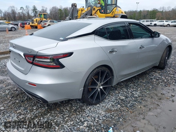 2020 Nissan Maxima SV with VIN 1N4AA6CV0LC371003, listed as a IAAI auction lot 41557058 with 31,730 mi miles. Bid and sale history available at carsss.com. Image 4.