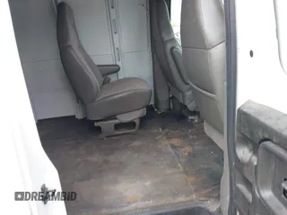 2004 Chevrolet Express Cargo z VIN 1GCFG15XX41150053, wystawiony jako IAAI lot #42236337 z przebiegiem 135 471 mil mil oraz . Historia ofert i sprzedaży dostępna na DreamBid. Obrazek 8.