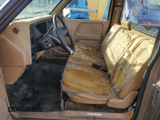 1988 Dodge Dakota z VIN 1B7GN14X5JS776983, wystawiony jako Copart lot #76597944 z przebiegiem 133 654 mil mil oraz Czysty tytuł • Clean title. Historia ofert i sprzedaży dostępna na DreamBid. Obrazek 7.