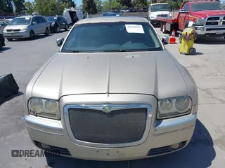2005 Chrysler 300 Touring z VIN 2C3AA53G05H574466, wystawiony jako IAAI lot #42394595 z przebiegiem Nie podano mil oraz . Historia ofert i sprzedaży dostępna na DreamBid. Obrazek 10.
