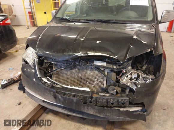 2015 Chrysler Town & Country Touring-L with VIN 2C4RC1CG3FR726639, listed as a IAAI auction lot 41502793 with 161,440 mi miles. Bid and sale history available at carsss.com. Image 6.