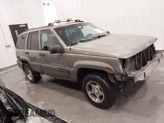 1997 Jeep Grand Cherokee Laredo with VIN 1J4GZ58S2VC746778, listed as a IAAI auction lot 41225925 with 196,679 mi miles. Bid and sale history available at carsss.com. Image 1.