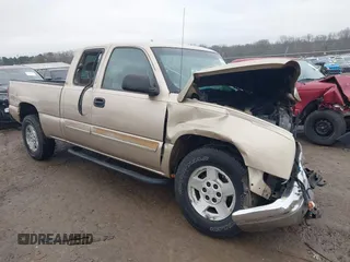 2004 Chevrolet Silverado 1500 LS with VIN 2GCEC19V041266274, listed as a IAAI auction lot 41428345 with 1 mi miles. Bid and sale history available at carsss.com. Image 1.