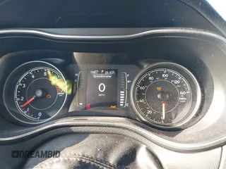 2021 Jeep Cherokee Latitude z VIN 1C4PJMCB7MD154249, wystawiony jako IAAI lot #42439729 z przebiegiem 49 152 mil mil oraz . Historia ofert i sprzedaży dostępna na DreamBid. Obrazek 7.