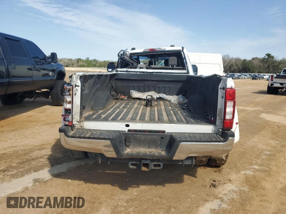 2021 Ford F-350 XL z VIN 1FT8W3DT4MED43846, wystawiony jako Copart lot #53909685 z przebiegiem 385 918 mil mil oraz Nie do naprawy • Non repairable. Historia ofert i sprzedaży dostępna na DreamBid. Obrazek 6.