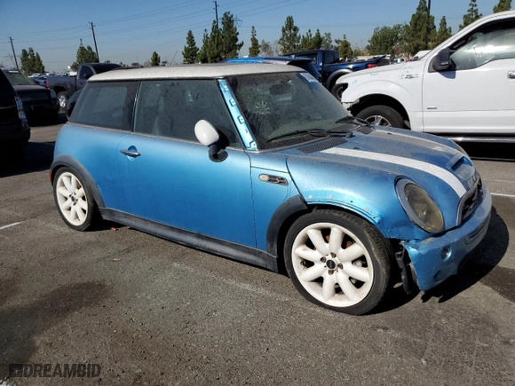 2004 MINI Cooper Hardtop S with VIN WMWRE334X4TD84365, listed as a Copart auction lot 67804884 with 0 mi miles and Clean Title. Bid and sale history available at carsss.com. Image 4.