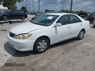 2005 Toyota Camry STD z VIN 4T1BE32K55U586930, wystawiony jako IAAI lot #42389882 z przebiegiem 275 535 mil mil oraz . Historia ofert i sprzedaży dostępna na DreamBid. Obrazek 2.
