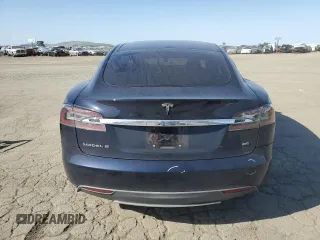 2013 Tesla Model S z VIN 5YJSA1CN8DFP05395, wystawiony jako Copart lot #51771645 z przebiegiem 111 851 mil mil oraz Szkoda całkowita • Salvage title. Historia ofert i sprzedaży dostępna na DreamBid. Obrazek 6.