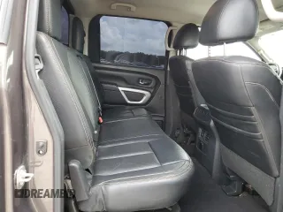 2017 Nissan Titan SL z VIN 1N6BA1F27HN547900, wystawiony jako Copart lot #61768145 z przebiegiem 148 383 mil mil oraz Szkoda całkowita • Salvage title. Historia ofert i sprzedaży dostępna na DreamBid. Obrazek 10.