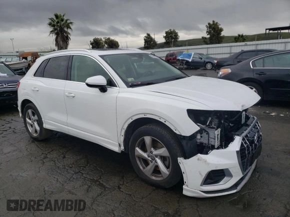 2019 Audi Q3 Premium Plus with VIN WA1BECF39K1082024, listed as a Copart auction lot 39402854 with 29,317 mi miles. Bid and sale history available at carsss.com. Image 4.