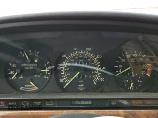 1987 Mercedes-Benz 560 with VIN WDBCA45D6HA348824, listed as a Copart auction lot 49355285 with 281,540 mi miles and Clean Title. Bid and sale history available at DreamBid. Image 9.