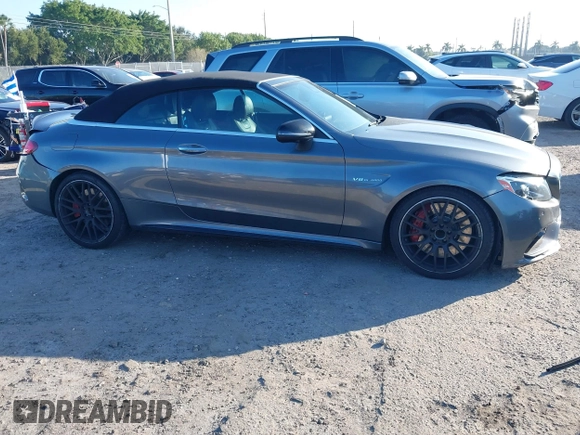 2017 Mercedes-Benz C 63 S AMG z VIN WDDWK8HB2HF517369, wystawiony jako IAAI lot #41167962 z przebiegiem 71 781 mil mil oraz . Historia ofert i sprzedaży dostępna na DreamBid. Obrazek 1.