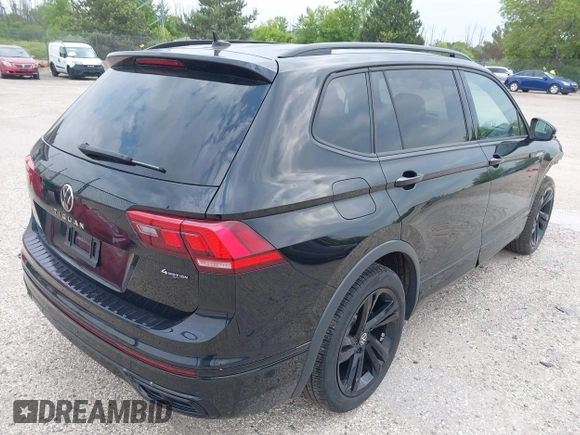2024 Volkswagen Tiguan SE R-Line Black z VIN 3VV8B7AX2RM019937, wystawiony jako IAAI lot #42462068 z przebiegiem 24 904 mil mil oraz . Historia ofert i sprzedaży dostępna na DreamBid. Obrazek 4.