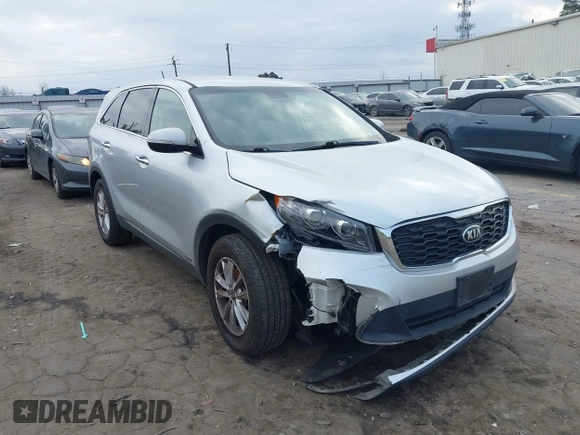2020 Kia Sorento LX V6 with VIN 5XYPGDA50LG619045, listed as a IAAI auction lot 41520510 with 124,870 mi miles. Bid and sale history available at carsss.com. Image 1.