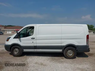 2015 Ford Transit Cargo z VIN 1FTNE1ZM4FKB15801, wystawiony jako IAAI lot #42674219 z przebiegiem 228 634 mil mil oraz . Historia ofert i sprzedaży dostępna na DreamBid. Obrazek 14.