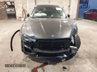 2021 Maserati Levante GranLusso with VIN ZN661XUL4MX372196, listed as a IAAI auction lot 41012396 with 37,600 mi miles. Bid and sale history available at carsss.com. Image 13.