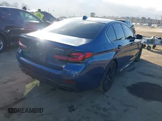 2021 BMW 5 Series M550i xDrive z VIN WBA13BK0XMCG75802, wystawiony jako IAAI lot #41503977 z przebiegiem 20 741 mil mil oraz . Historia ofert i sprzedaży dostępna na DreamBid. Obrazek 4.