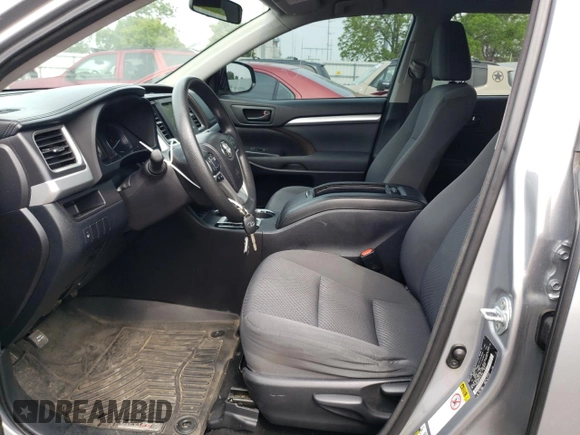 2015 Toyota Highlander LE z VIN 5TDBKRFH2FS121445, wystawiony jako Copart lot #57649785 z przebiegiem 220 455 mil mil oraz Czysty tytuł • Clean title. Historia ofert i sprzedaży dostępna na DreamBid. Obrazek 7.