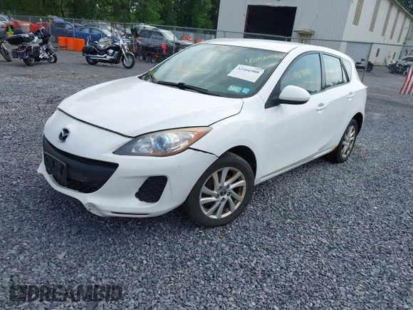 2013 Mazda 3 i Touring z VIN JM1BL1LP1D1832798, wystawiony jako IAAI lot #42466908 z przebiegiem 159 724 mil mil oraz . Historia ofert i sprzedaży dostępna na DreamBid. Obrazek 2.