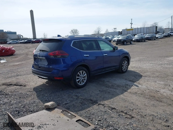 2017 Nissan Rogue SL with VIN 5N1AT2MT3HC823541, listed as a IAAI auction lot 41784901 with 157,840 mi miles. Bid and sale history available at carsss.com. Image 4.