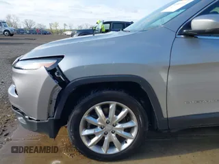 2017 Jeep Cherokee Limited z VIN 1C4PJLDB7HW641972, wystawiony jako IAAI lot #42081133 z przebiegiem 115 589 mil mil oraz . Historia ofert i sprzedaży dostępna na DreamBid. Obrazek 19.