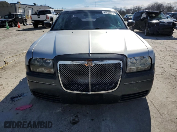 2006 Chrysler 300 with VIN 2C3KA43R86H169523, listed as a Copart auction lot 45431405 with 165,692 mi miles and Clean Title. Bid and sale history available at carsss.com. Image 5.
