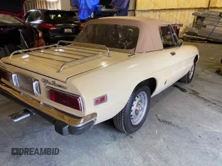 1973 Alfa Romeo Spider z VIN AR3041681, wystawiony jako Copart lot #55390735 z przebiegiem 20 513 mil mil oraz Tytuł czysty. Historia ofert i sprzedaży dostępna na DreamBid. Obrazek 4.