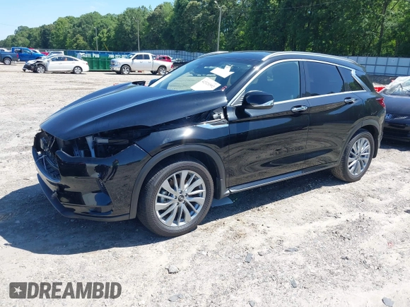 2023 Infiniti QX50 Luxe z VIN 3PCAJ5BA7PF116022, wystawiony jako IAAI lot #42321592 z przebiegiem 18 758 mil mil oraz . Historia ofert i sprzedaży dostępna na DreamBid. Obrazek 2.