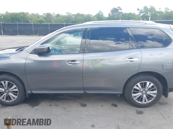 2018 Nissan Pathfinder S z VIN 5N1DR2MM9JC614833, wystawiony jako IAAI lot #42166948 z przebiegiem 157 647 mil mil oraz . Historia ofert i sprzedaży dostępna na DreamBid. Obrazek 14.