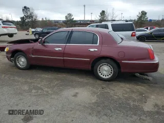 1999 Lincoln Town Car Executive z VIN 1LNHM81W5XY655075, wystawiony jako Copart lot #43263935 z przebiegiem Nie podano mil oraz Szkoda całkowita • Salvage title. Historia ofert i sprzedaży dostępna na DreamBid. Obrazek 2.