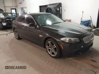 2012 BMW 5 Series 550i xDrive z VIN WBAFU9C54CC786993, wystawiony jako IAAI lot #41180010 z przebiegiem 108 901 mil mil oraz . Historia ofert i sprzedaży dostępna na DreamBid. Obrazek 1.