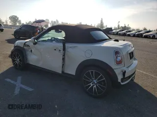 2013 MINI Roadster S z VIN WMWSY3C53DT565290, wystawiony jako Copart lot #72644654 z przebiegiem 104 007 mil mil oraz Szkody całkowita. Historia ofert i sprzedaży dostępna na DreamBid. Obrazek 2.