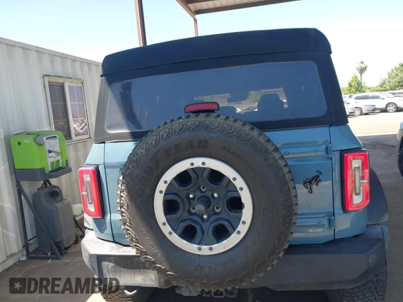 2022 Ford Bronco with VIN 1FMEE5DP9NLB61055, listed as a IAAI auction lot 42359888 with 70,668 mi miles and . Bid and sale history available at DreamBid. Image 17.