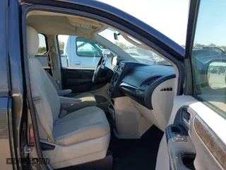 2012 Dodge Grand Caravan SXT with VIN 2C4RDGCG7CR196882, listed as a IAAI auction lot 41981520 with 100,746 mi miles. Bid and sale history available at carsss.com. Image 5.