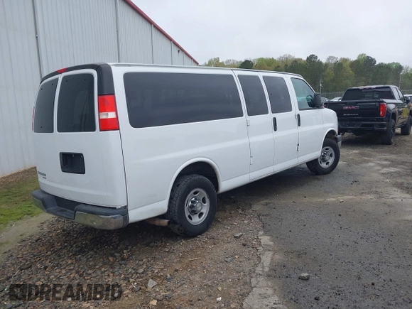 2015 Chevrolet Express Passenger LT with VIN 1GAZG1FG5F1205323, listed as a IAAI auction lot 41917128 with 194,773 mi miles and . Bid and sale history available at DreamBid. Image 4.