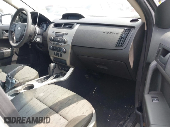 2008 Ford Focus SE z VIN 1FAHP35N38W289488, wystawiony jako IAAI lot #41993519 z przebiegiem 328 515 mil mil oraz . Historia ofert i sprzedaży dostępna na DreamBid. Obrazek 5.